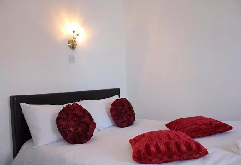 The George Hotel Stansted Airport