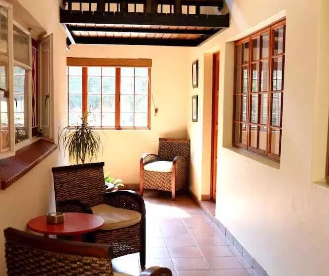 تختخواب و صبحانه Morulana Guest House