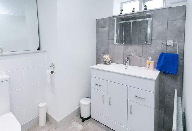 Coast & City Apartments