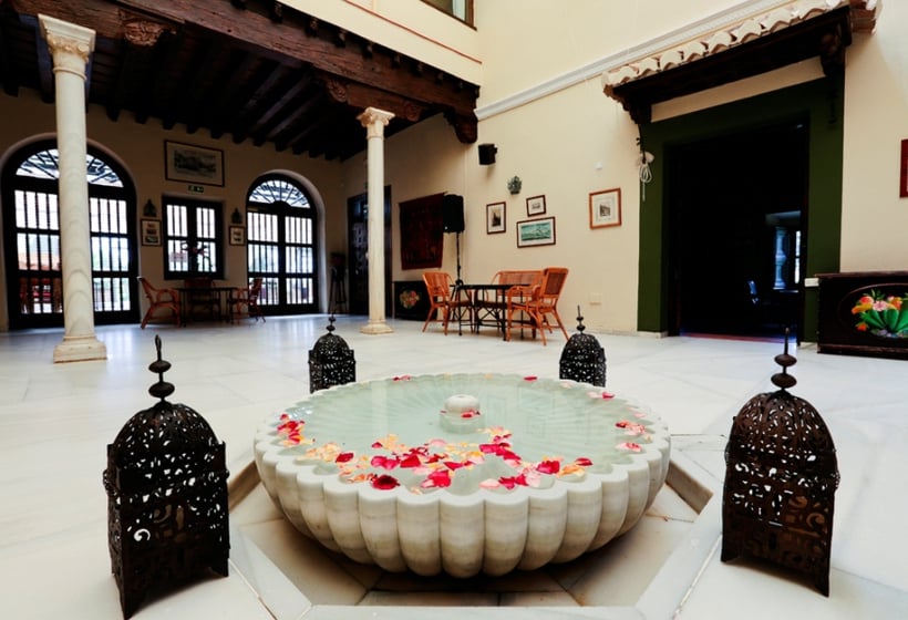 هتل Carmen de Los Chapiteles