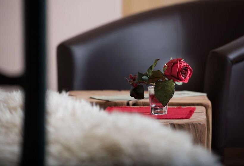 فندق Francesin Active