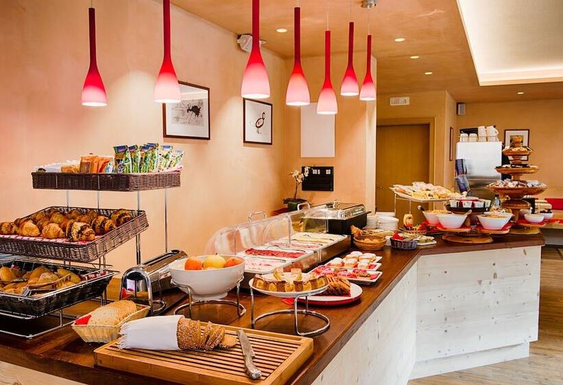 فندق Francesin Active