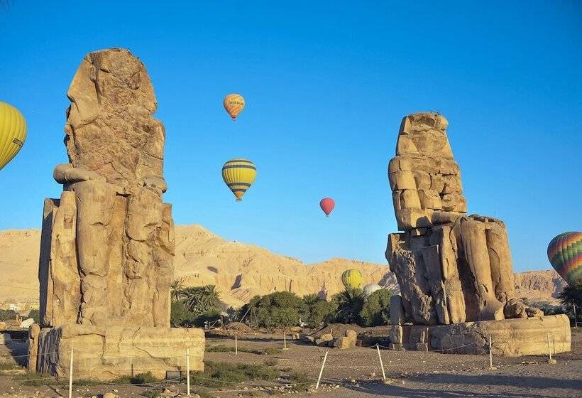 هتل New Memnon