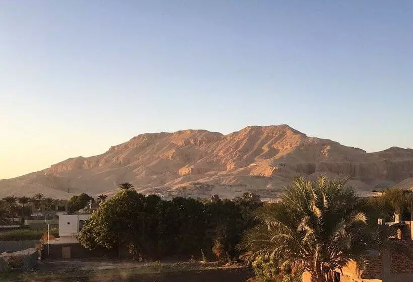 هتل New Memnon