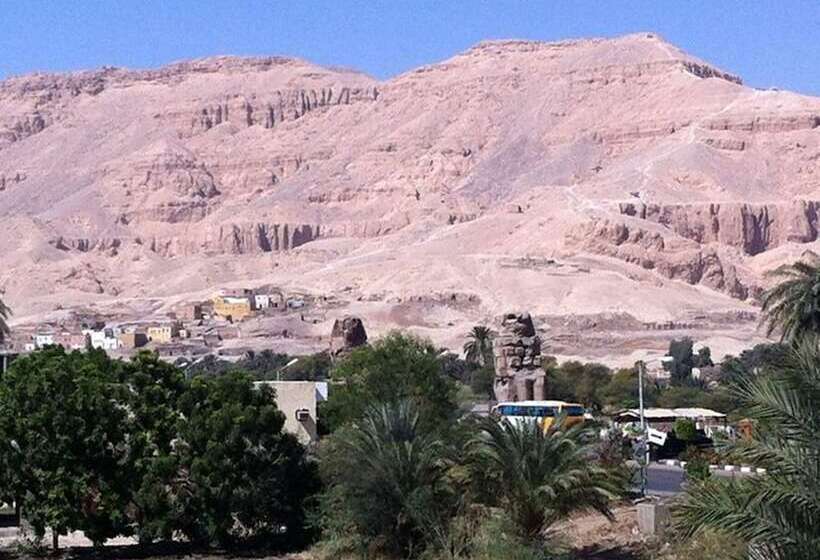 هتل New Memnon