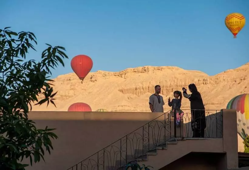 هتل New Memnon