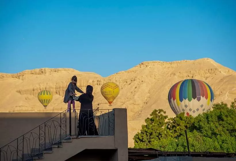 هتل New Memnon
