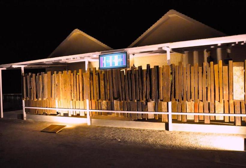 Hotelli One Earth Royale Boutique