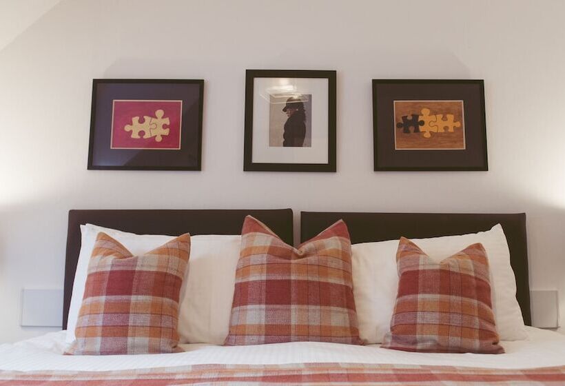 ホテル The Golden Larches