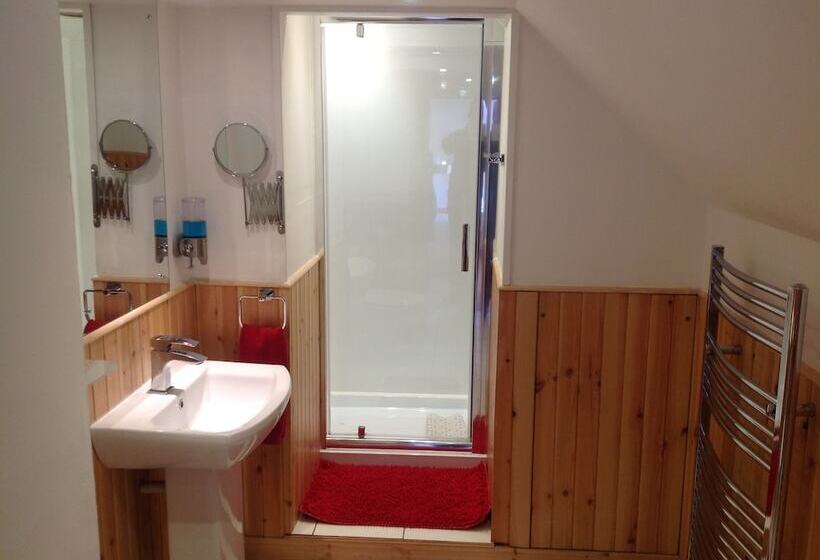 ホテル The Golden Larches