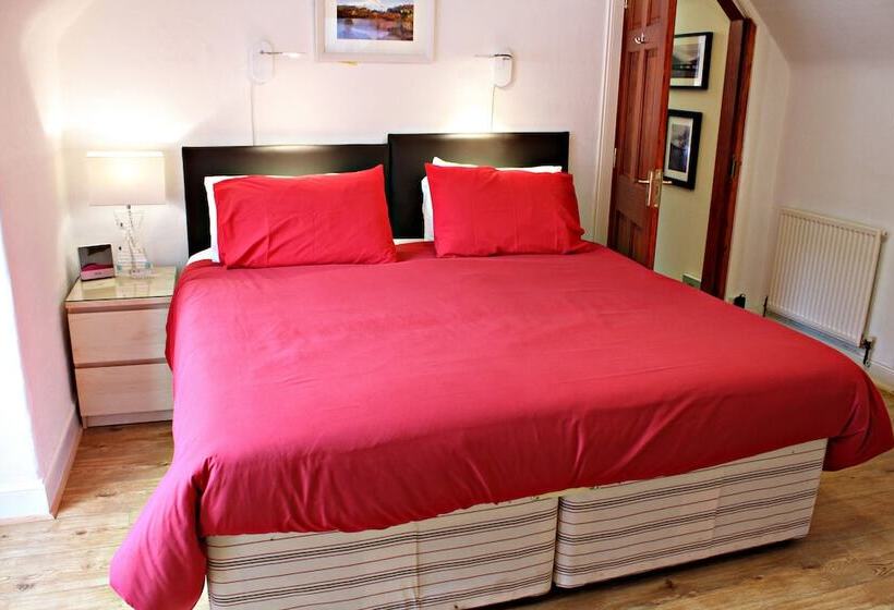 ホテル The Golden Larches