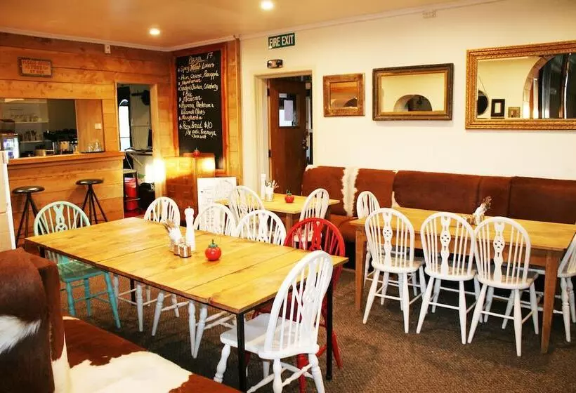 The Old Railway Hotel Lumsden