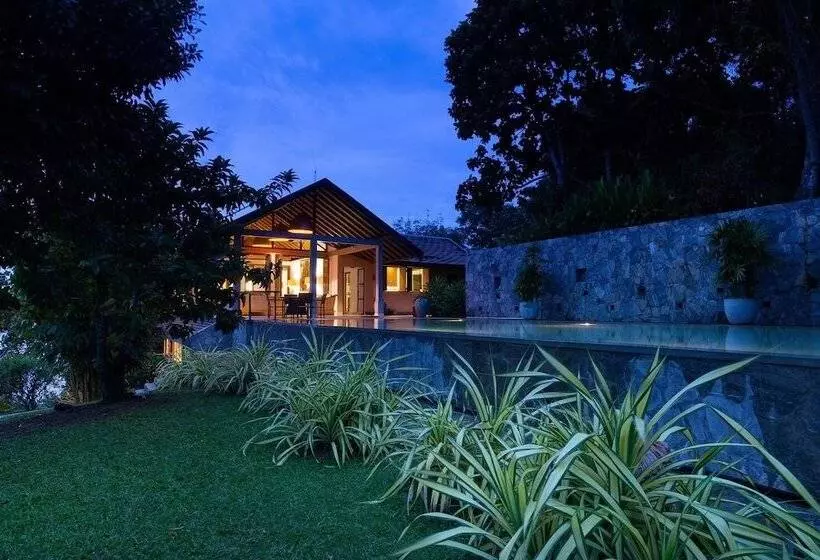Majatalo Sea Heart House On Koggala Lake