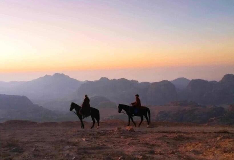 تختخواب و صبحانه Petra Desert Dream