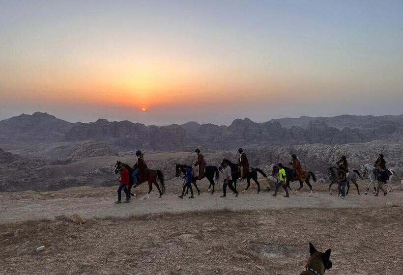 تختخواب و صبحانه Petra Desert Dream