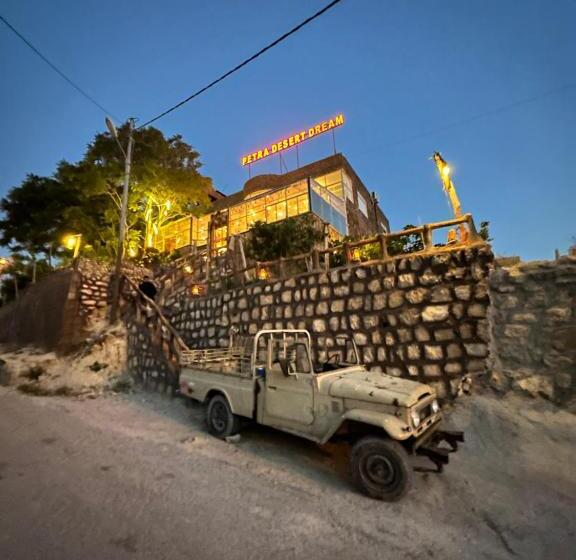 تختخواب و صبحانه Petra Desert Dream