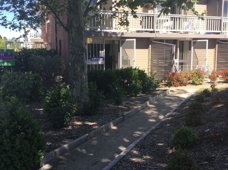 Bathurst Studio Apartments