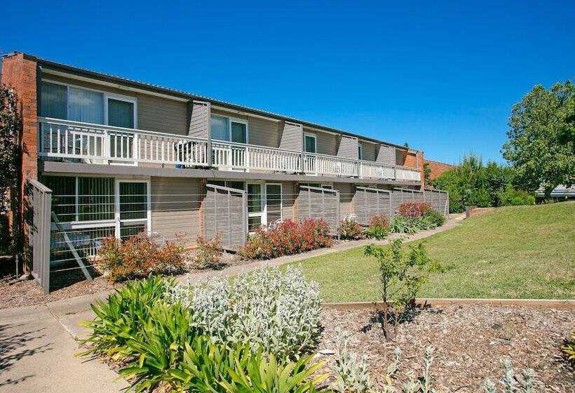 Bathurst Studio Apartments