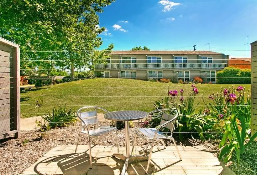 Bathurst Studio Apartments