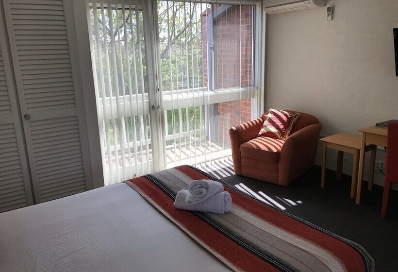 Bathurst Studio Apartments