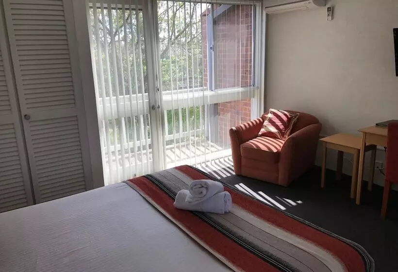 Bathurst Studio Apartments
