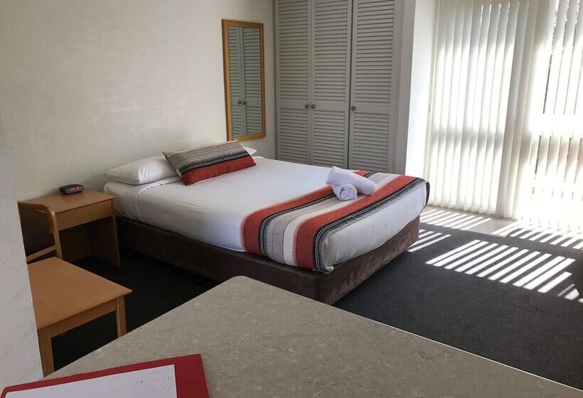 Bathurst Studio Apartments