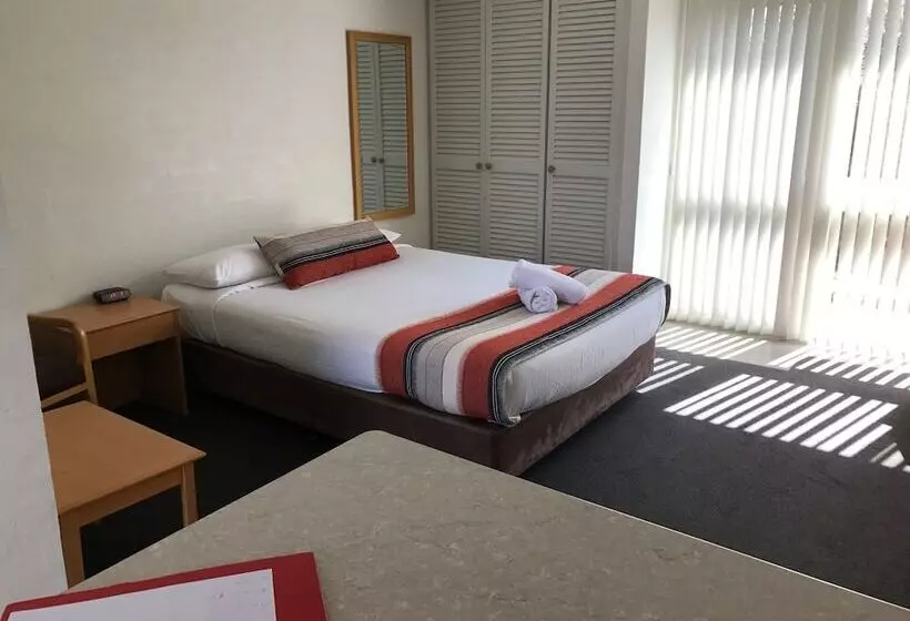 Bathurst Studio Apartments