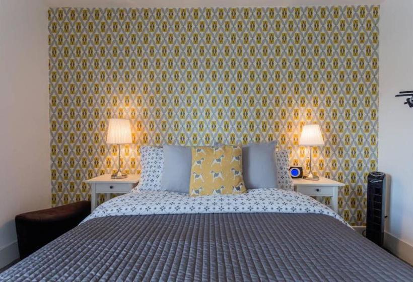 Ashton House   Stylish 2 Bedroom House, Close To Luton Town Center & Airport