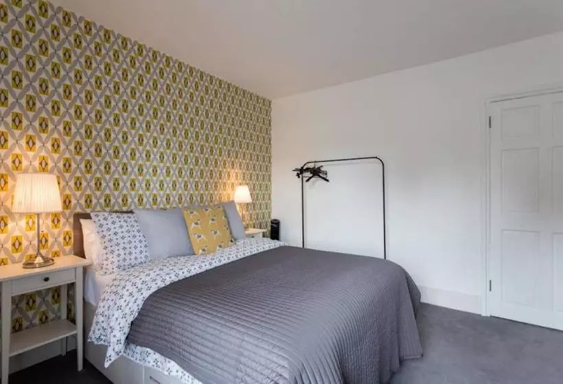 Ashton House Stylish 2 Bedroom House, Close To Luton Town Center & Airport