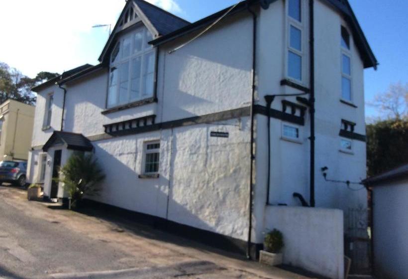 مبيت وإفطار The Coach House