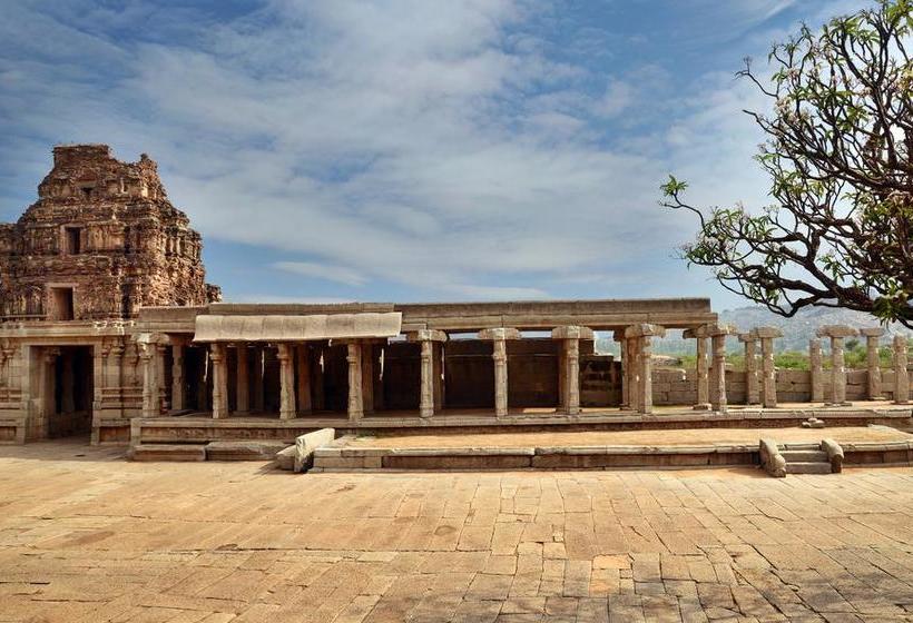 בית מלון כפרי Clarks Inn Hampi