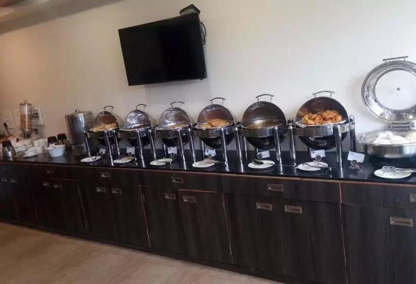 Hotelli Clarks Inn Hampi