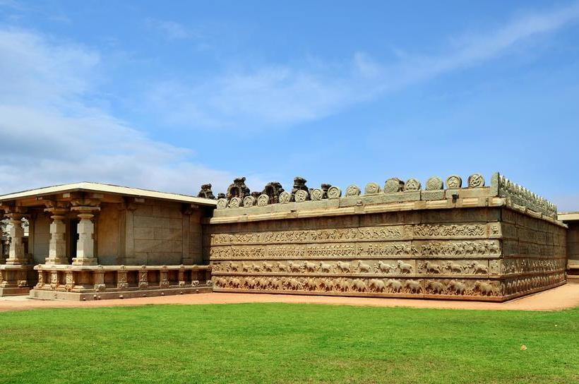 בית מלון כפרי Clarks Inn Hampi