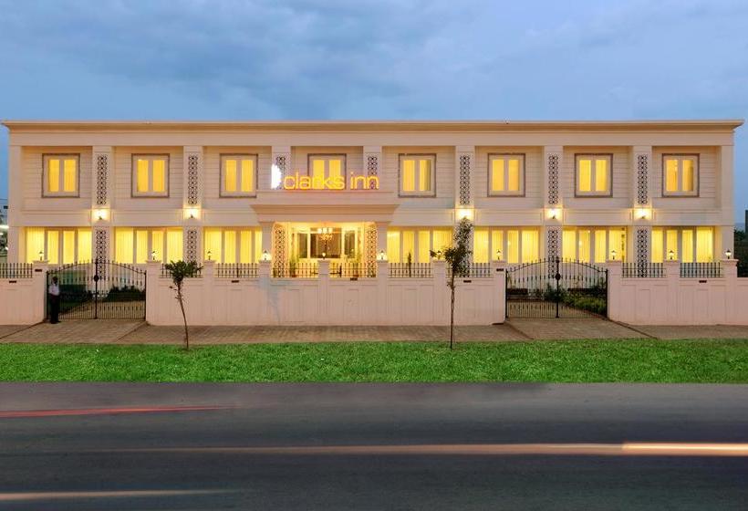 בית מלון כפרי Clarks Inn Hampi