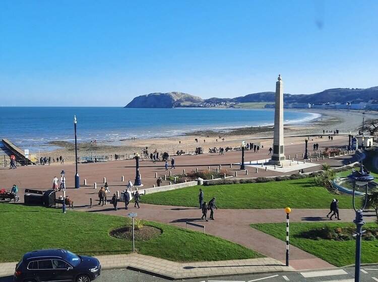 בית מלון כפרי Hen Dy