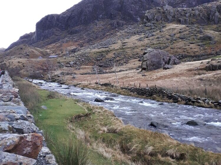 בית מלון כפרי Hen Dy