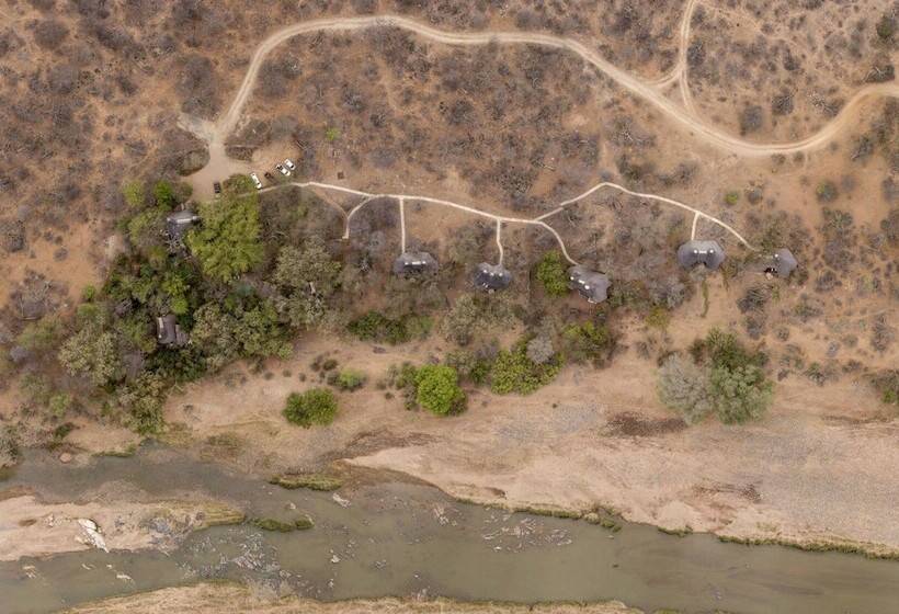 בית מלון כפרי Pondoro Game Lodge