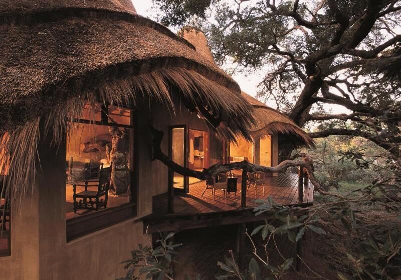 בית מלון כפרי Pondoro Game Lodge