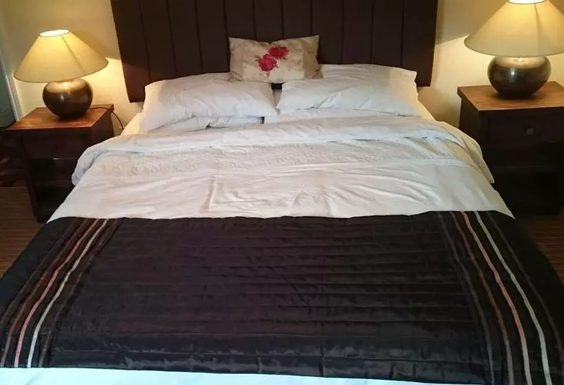 ホテル The Red Lion Faringdon
