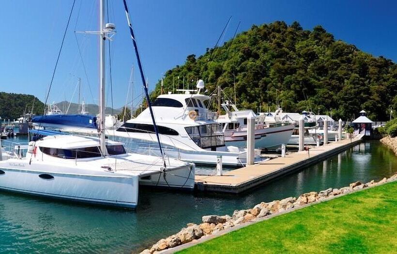 Luxury Waterfront Apartments Picton