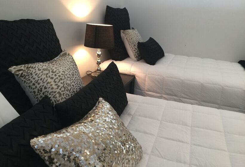 Luxury Waterfront Apartments Picton