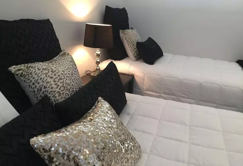 Luxury Waterfront Apartments Picton
