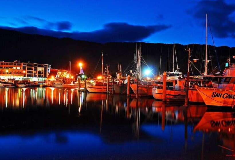 Luxury Waterfront Apartments Picton