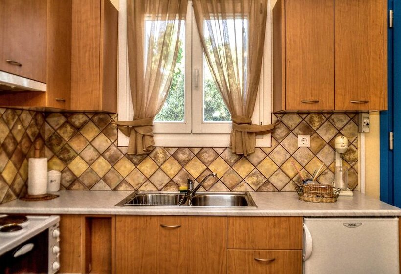 Mainades Maisonettes And Studios