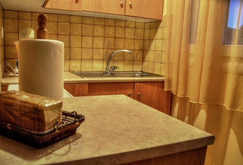 Mainades Maisonettes And Studios