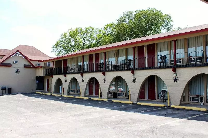 Motelli Executive Inn Goliad
