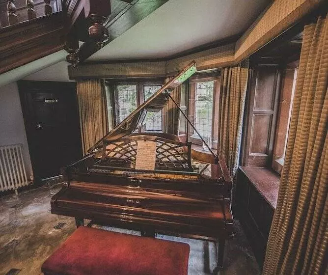 پانسیون Caer Rhun Hall