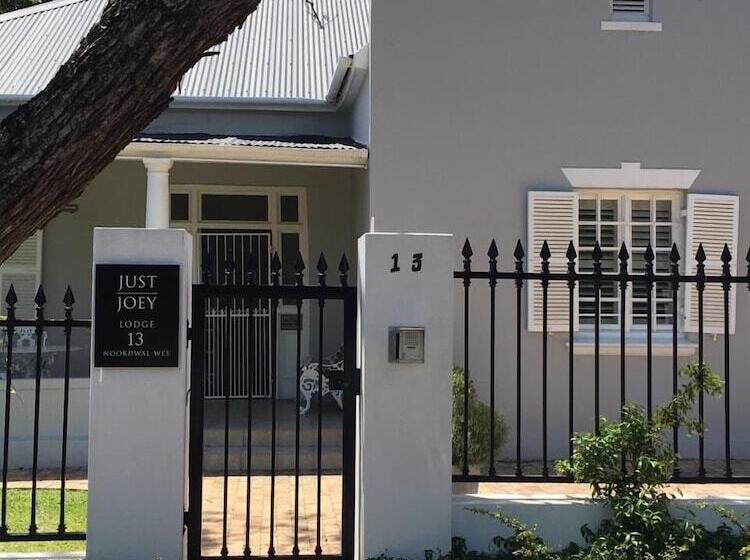 פנסיון Just Joey Lodge