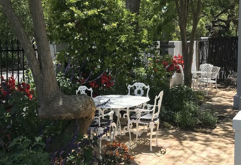 פנסיון Just Joey Lodge