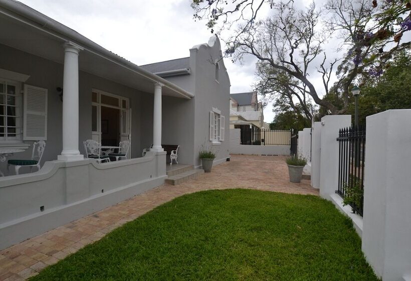 פנסיון Just Joey Lodge